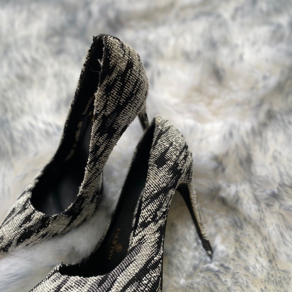 Heels - Picture 2 of 6